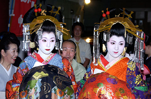 すすきの祭り花魁道中の写真
