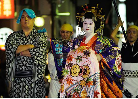 すすきの祭り花魁道中の写真